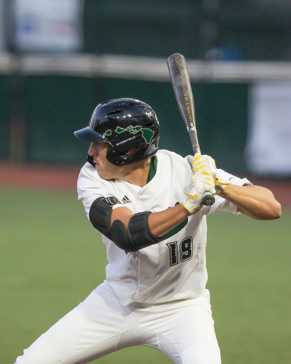 HawaiiBaseball's tweet image. Back in the fight 👊

Machado delivers a 2-run single to cut it to 7-5 with still no outs in the eighth!

#GoBows