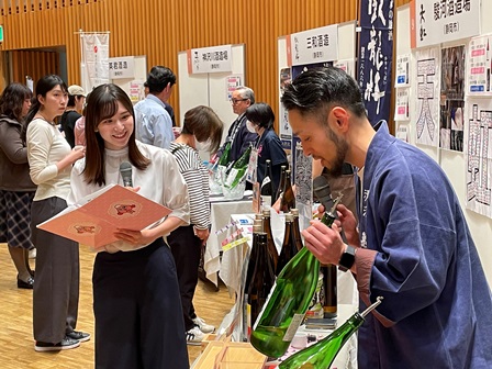 「静岡 #美酒祭」ご来場ありがとうございます！最終日の本日も盛り上がっておりますよ～🤗静岡県内の20の酒蔵ブース、60種類の日本酒が一度に楽しめるイベントは貴重です🍶！当日券もまだありますが数に限りがありますので、こちらで確認してみてくださいね→sut-tv.com/event/bishumat…　#酒蔵　#地酒