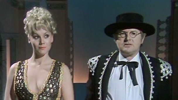 Actress, singer & dancer Diana Darvey was #BornOnThisDay April 21, 1945. Discovered by #English comic Benny Hill she appeared on his TV show 5 times (1974-'77) TV & films followed. Passed in 2000 (age 54) fell down her stairs, respiratory failure resulted. #RIP #GoneTooSoon #BOTD