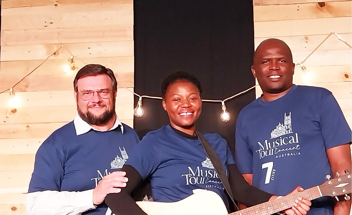 MusicTour2024's tweet photo. South Australian team at work @the Camp meeting in Barmera
Buy your tickets on our website https://t.co/tVC6jk94d9
Tell a friend to tell a friend. See yah!!!

@JEHOVAHSHALOMUG 
@fostertriplets 
@FaithFMAustralia
@ADRAAustralia https://t.co/qGmj2ma9cM