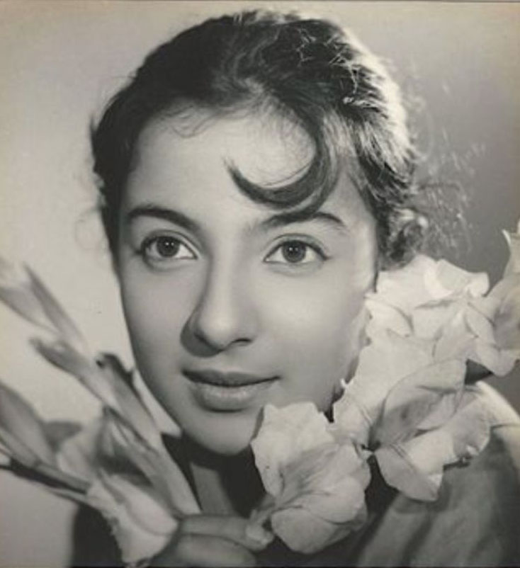 Tanuja in Memdidi (1961)
#tanuja #60s #bollywoodflashback