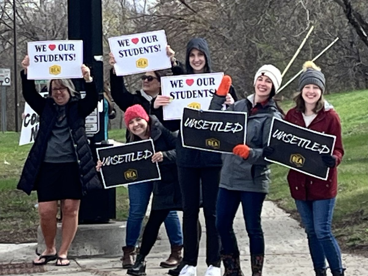 maria_ruhland's tweet photo. Teachers @ISD191 showing UNITY by Standing Together!⭐️ #WeAreCommunityStrong #KindnessMatters #BEAStrong https://t.co/KIo8iybKgo