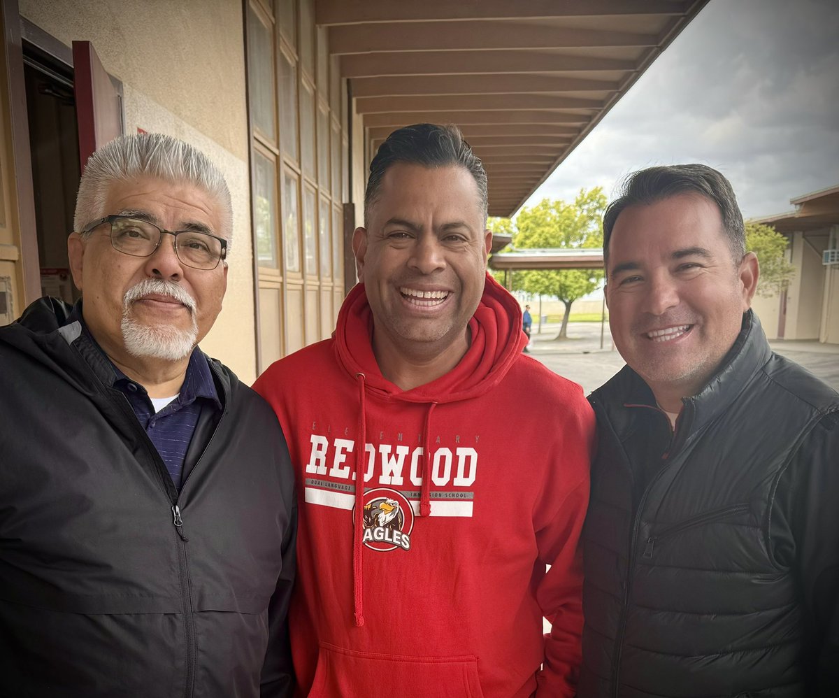 redwood_fontana's tweet photo. Last week, we welcomed back former principals Dr. Chavez and Mr. Gomez to celebrate student achievement!Their presence reminds us of the strong sense of community and shared passion for education that defines us at Redwood. #oneGoalOneTeam #CommunityStrong #ibelieveinFUSD https://t.co/vUk1LFJ8Qz