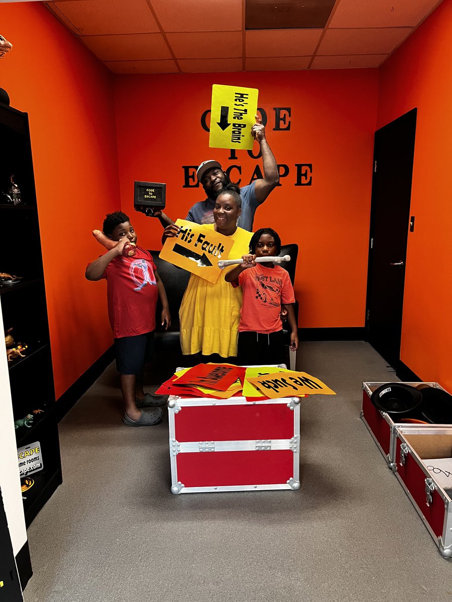 DbbSho's tweet image. Escape room mission accomplished!We had a great time today!!