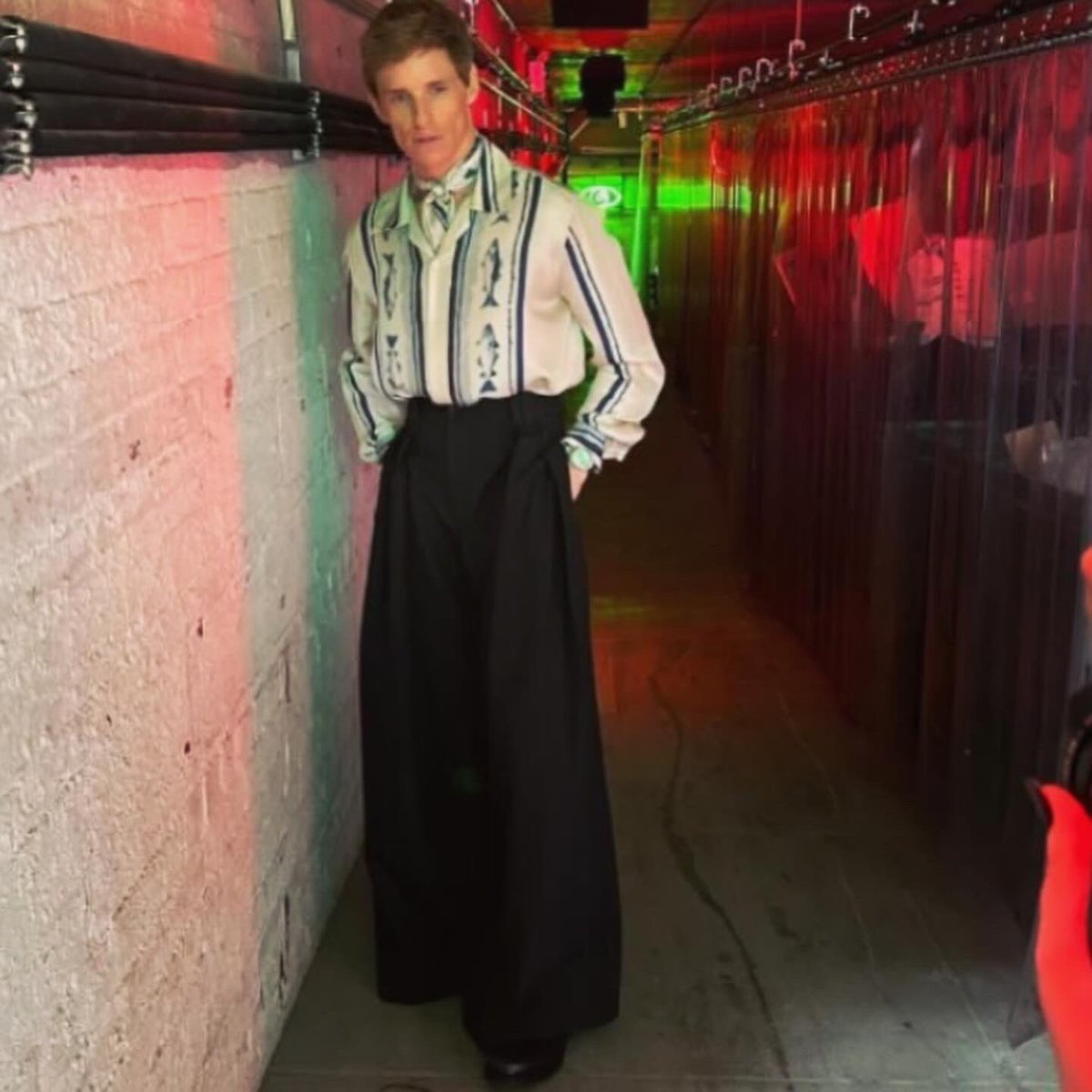 2/Gala glam: #eddieredmayne in a rustic look above the waist + ultra wide legged bottoms styled by @harry_lambert at tonight’s #Cabaret @kitkatclubnyc opening bash. Grooming + 2nd photo from @akgroomer; first photo from @carriegrams_ on IG.