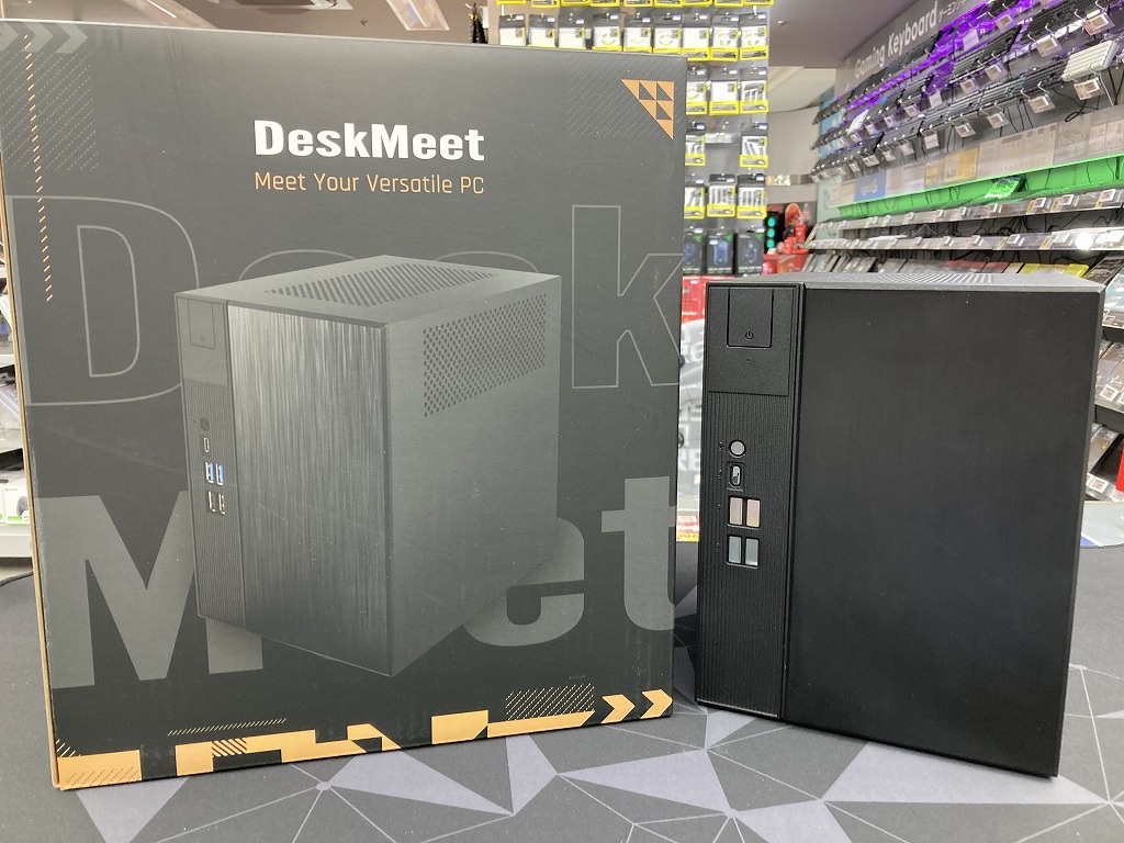 sofmap_namba's tweet photo. 📢\新製品情報❗️/
#ASRock ベアボーン入荷しました✨
#DeskMeet X600 36,800円(税込)
Ryzen7000/8000シリーズ対応
コンパクトながらグラフィクボードの増設もサポート
今ならお持ち帰り在庫ございます❗️
ご購入は3F PCパーツコーナーまで👍 https://t.co/zFMaTyrCEJ