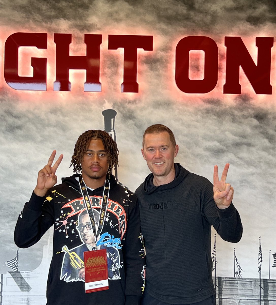 Thank you @uscfb @LincolnRiley @Doug_Belk for a great time today. Enjoyed watching the Spring Game and your hospitality. #FightOn