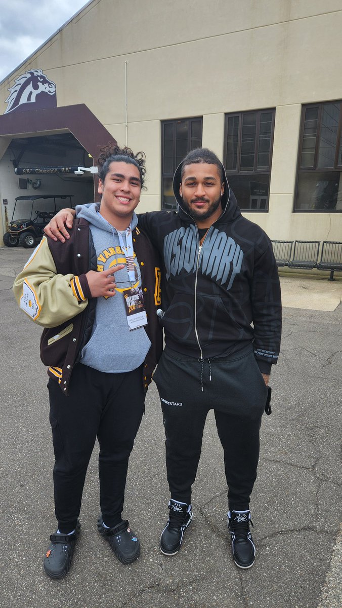 I am extremely blessed to receive anotjer Division 1 offer from Western Michigan University! Thank you to <a href="/CoachLT39/">Lance Taylor</a> <a href="/CoachTMendelson/">Trevor Mendelson</a> and <a href="/CoachWillAhrens/">Coach Will Ahrens</a> for having me out to Kalamazoo! #AGTG <a href="/WMU_Football/">Western Michigan Football</a> <a href="/Mark__Porter/">ScoutingOhio.com - 247 Sports - Bucknuts</a> <a href="/SWiltfong_/">Steve Wiltfong</a>