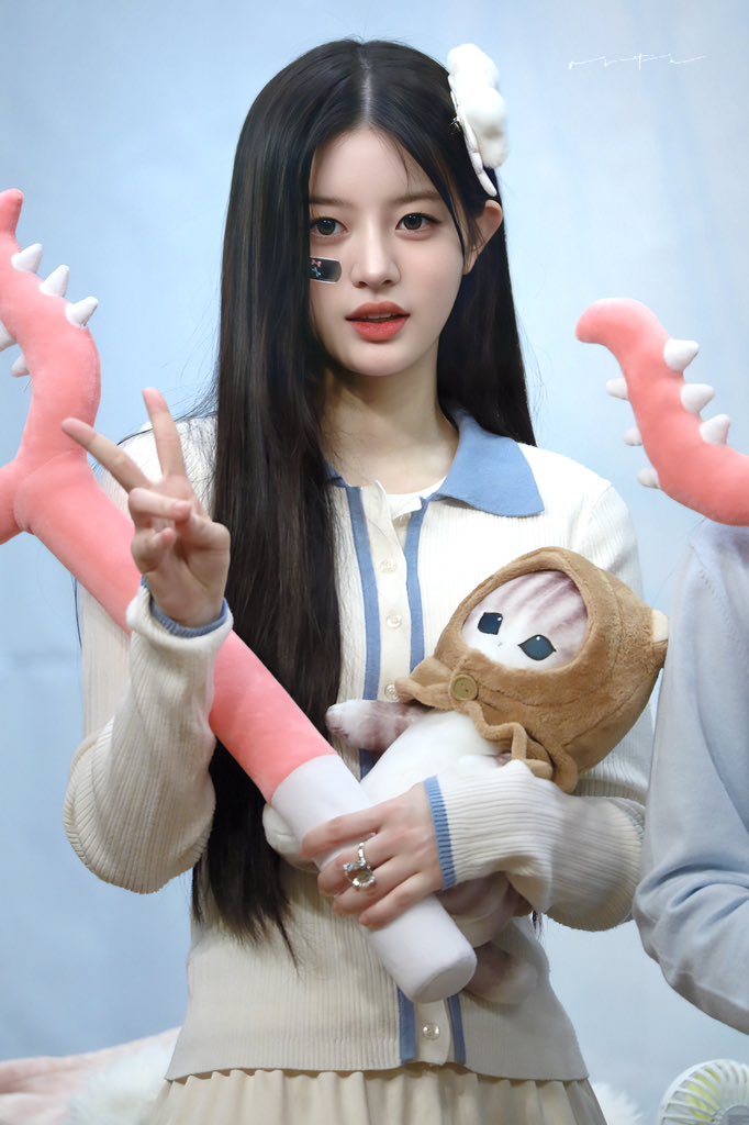 Vvv1taa's tweet photo. 240419

#민주 #MINJU #아일릿 #ILLIT https://t.co/5GVDnkKcuY