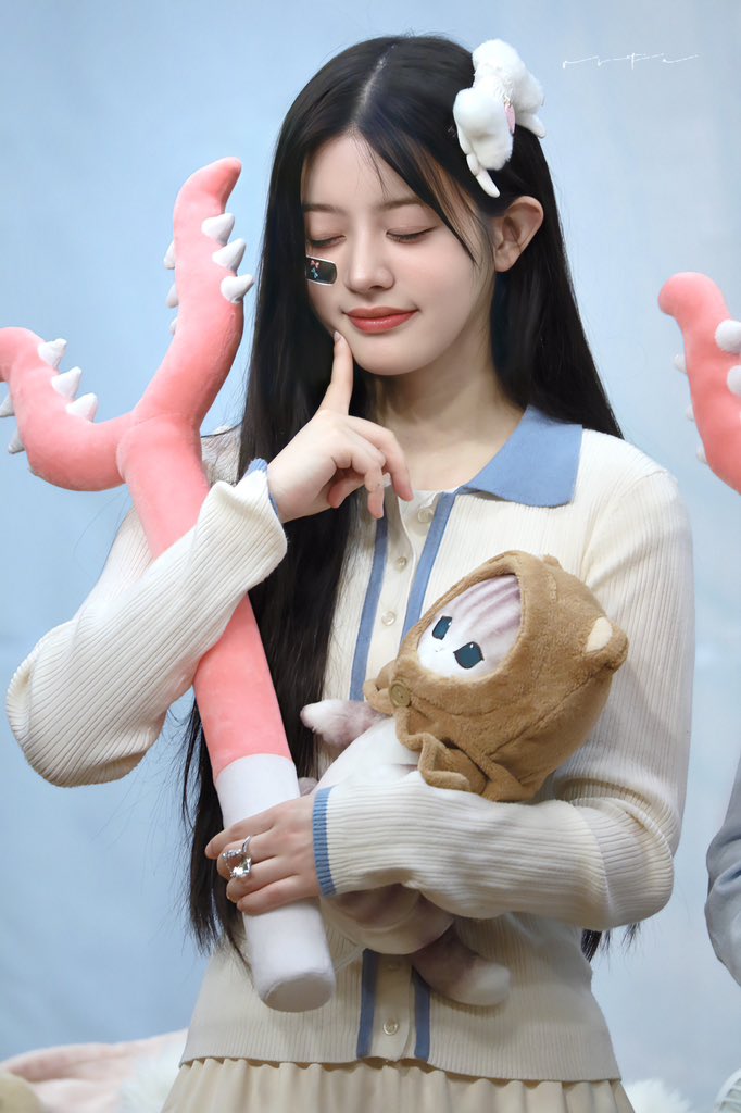 Vvv1taa's tweet photo. 240419

#민주 #MINJU #아일릿 #ILLIT https://t.co/5GVDnkKcuY