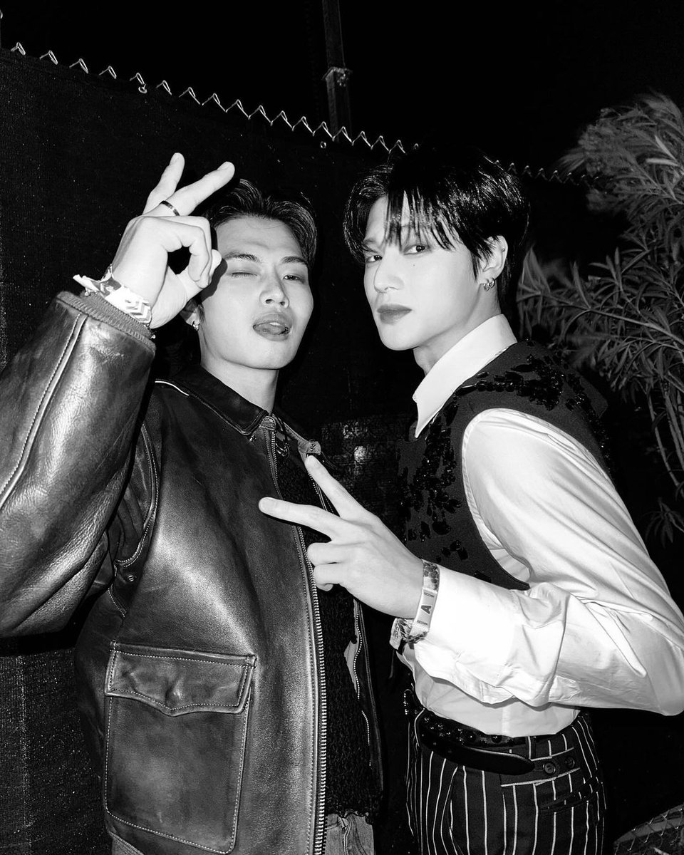hongjoongoomf's tweet photo. how tf does wooyoung know that we're simping for that backup dancer https://t.co/5Ca3JyGX2f
