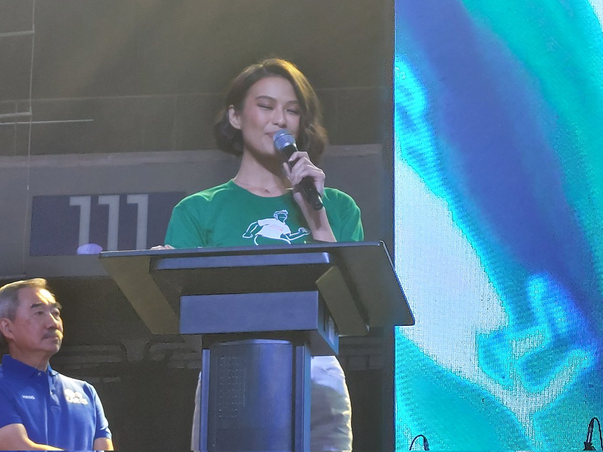inquirerdotnet's tweet photo. @diyarista NOW: Reigning Miss Universe Philippines Michelle Dee receives the Hans T. Sy Leadership Award for Autism Inclusion and Welfare from the Autism Society Philippines at the Angels Walk for Autism 2024 pre-walk show. | @diyarista https://t.co/cTlDVv1jMh