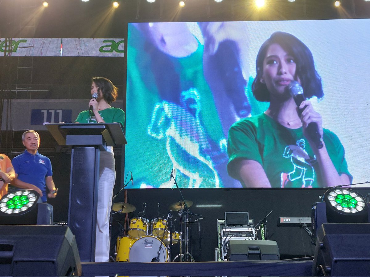 inquirerdotnet's tweet photo. @diyarista NOW: Reigning Miss Universe Philippines Michelle Dee receives the Hans T. Sy Leadership Award for Autism Inclusion and Welfare from the Autism Society Philippines at the Angels Walk for Autism 2024 pre-walk show. | @diyarista https://t.co/cTlDVv1jMh