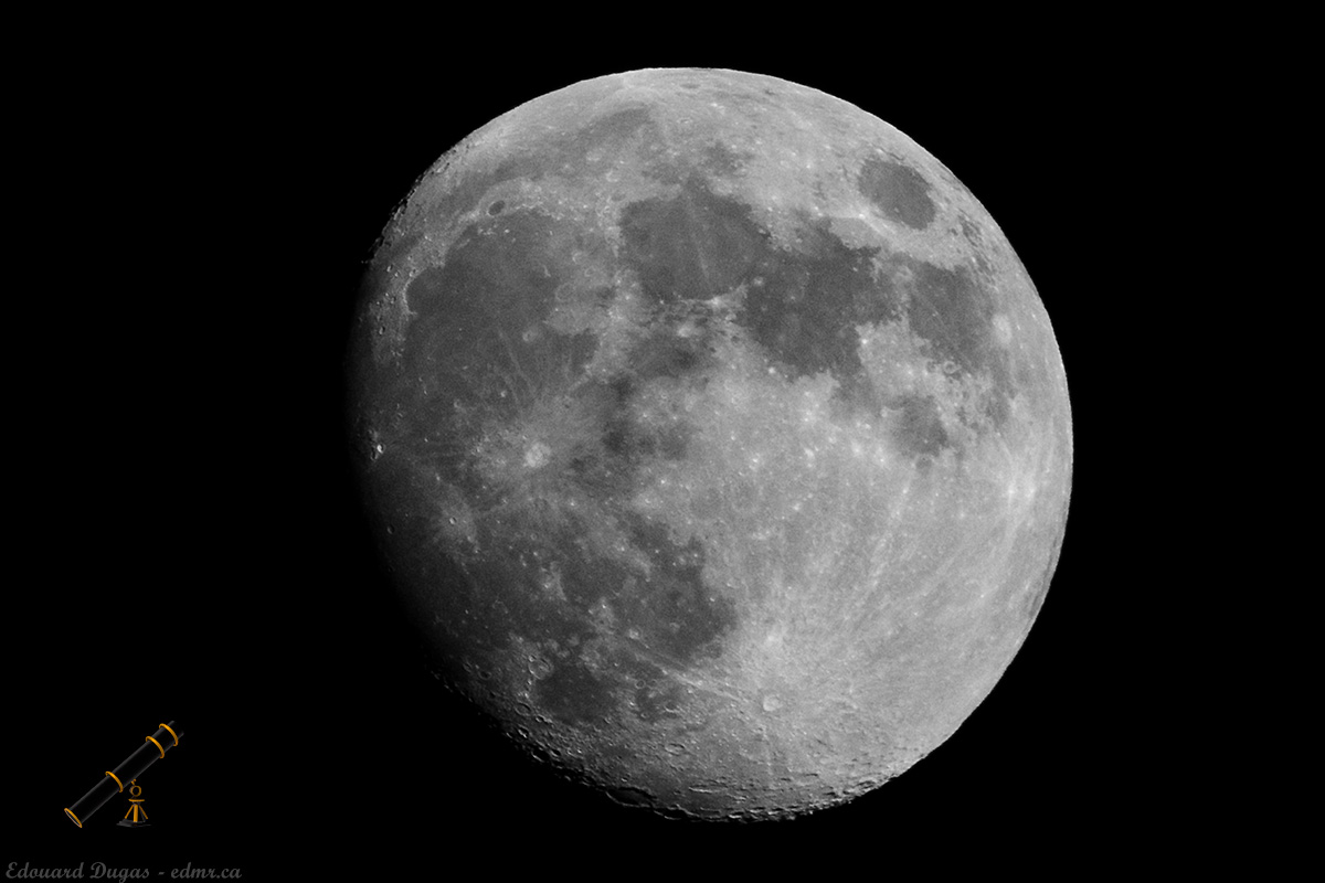 Mme la Lune vue de mon balcon à Laval, Qc, vers 22h30 HAE,  ce 20-04-24.

#photo #photographie #photography #astronomie #astronomy