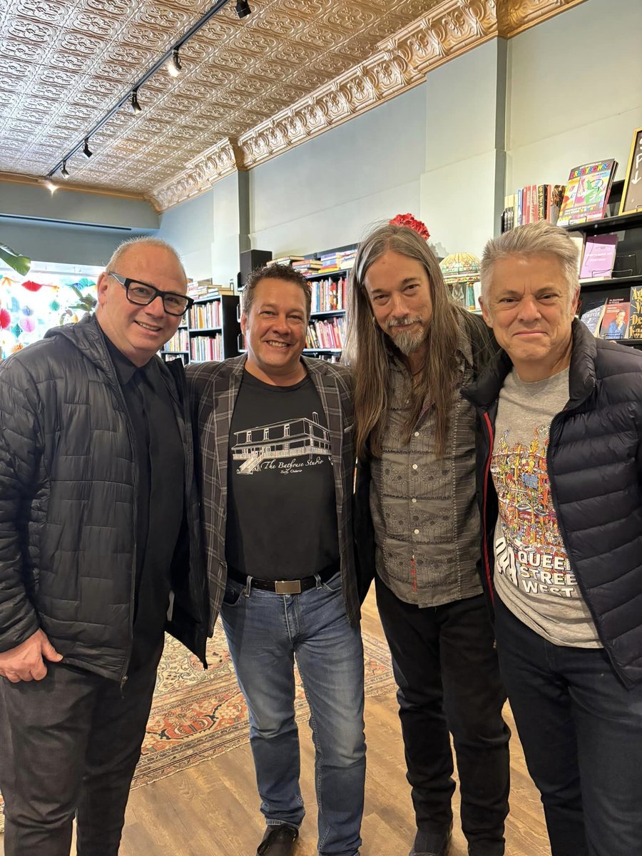 Had to share this cool pic.
I was in Toronto Friday as part of my book tour. Who walks in? (Hip manager) Jake Gold and Mr. Baker. It is a testament to our boys' passion, sweetness and kindness.
Thanks Bruthah!!!
billwelychka.ca