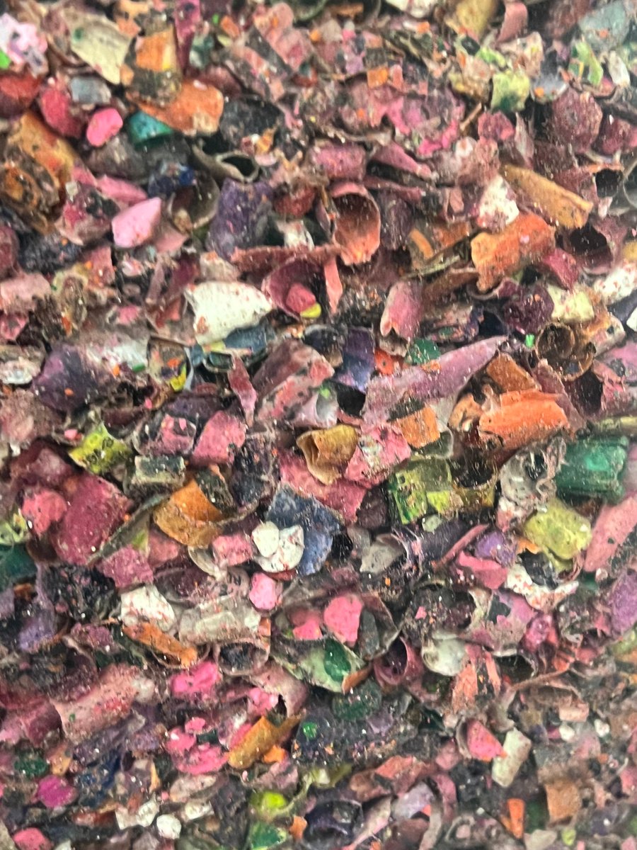 ShareYourColors's tweet photo. 🌿♻️ Did you know? We recycle crayon wax and paper for a greener planet! Support our mission financially or send crayons through @Staples today! Let's make every crayon count! 💚🖍️ #RecycleCrayons #GreenMission #ArtificialLogs 
https://t.co/8bLnDuZ8xh https://t.co/50eVf36ADF