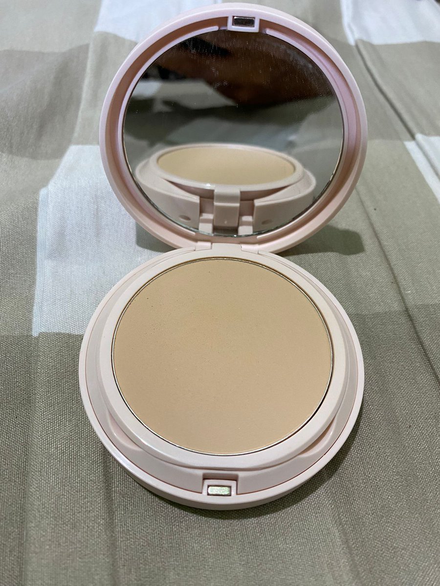Littlemuffinlop's tweet photo. WTS SEA MAKEUP TWO WAY CAKE (TWC)
shade : custard choux
Baru di swatch
✔️ dijual karna salah shade
📍semarang
💸 50k nego
✔️ bisa co shopee

#zonauang #WTS #WTB #seamakeup https://t.co/v5TKOt0CiX