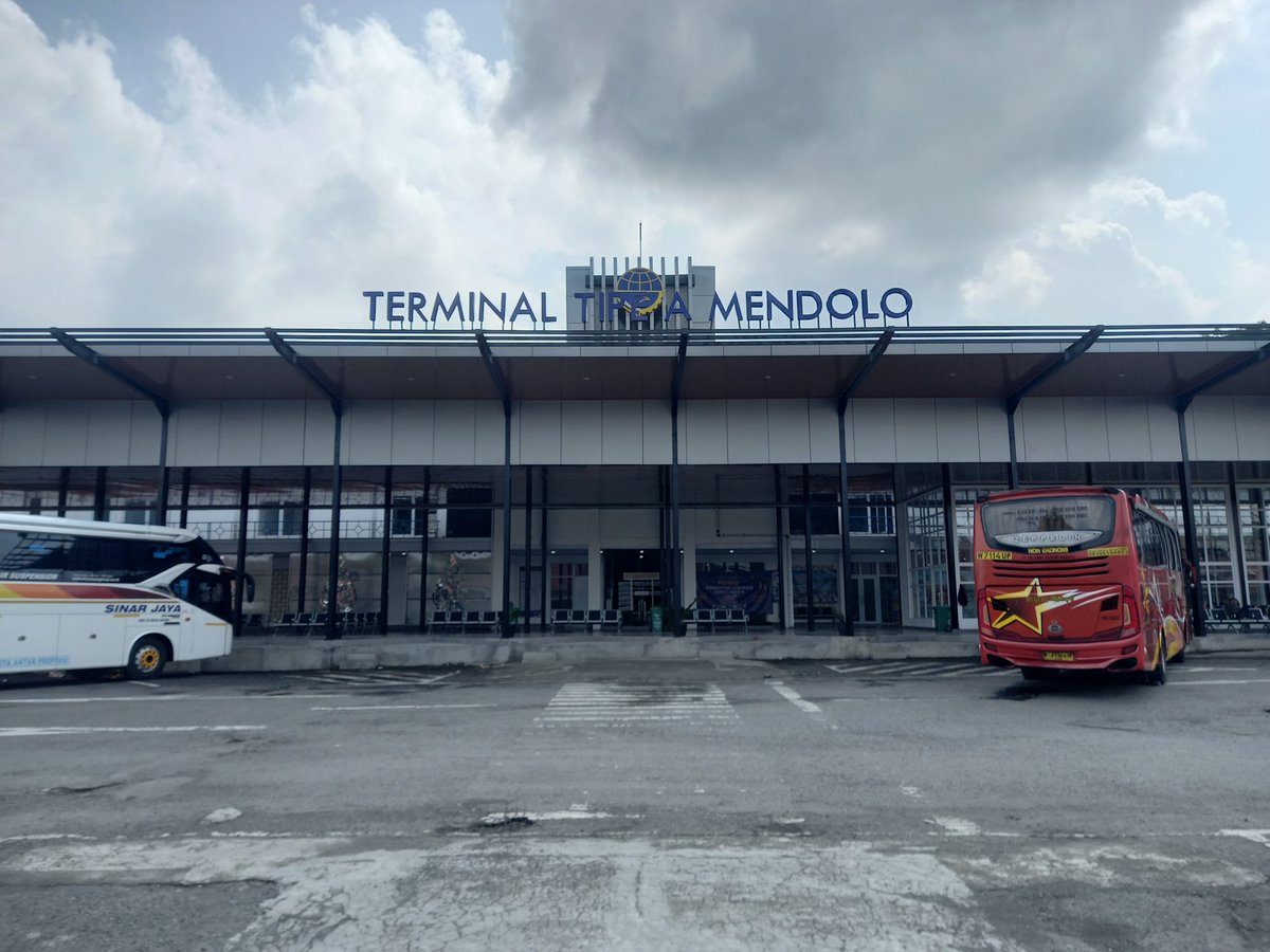 AcehBusLovers's tweet photo. Selamat datang di Terminal Mendolo, Kabupaten Wonosobo. https://t.co/QuY8QvKuEC