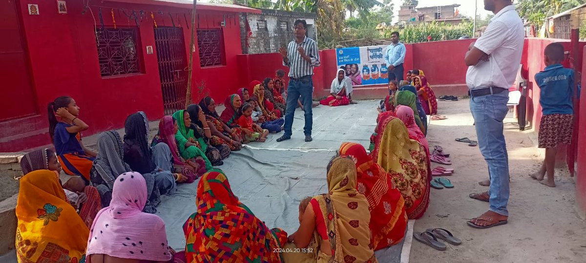 BrlpsM's tweet photo. An evening chaupal related to AES and voting awareness was organized in the presence of BPM sakra in Majhauliya Panchayat . https://t.co/YuwGJmgiNV