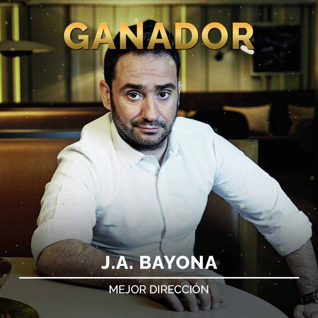 ¡El mejor director! J.A. Bayona se corona con el premio a Mejor Dirección en la XI edición de los @PremiosPLATINO, en @XcaretPark. #JABayona #LaSociedadDeLaNieve #Cine #PremiosPlatino #Xcaret