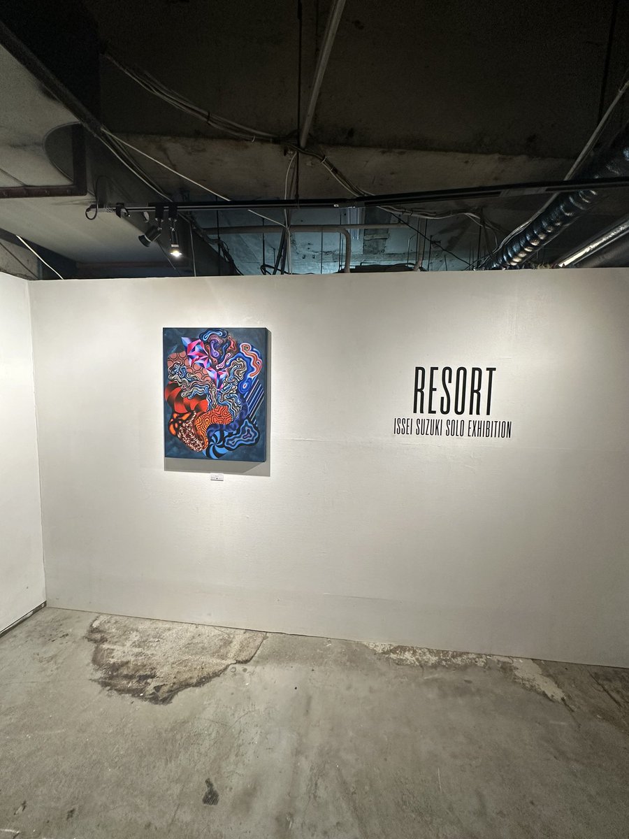 昨日無事に鈴木一世のroidworksgalleryでの4回目の個展「RESORT」オープンしました。本日も19：00まで。作家は14：00頃から在廊予定です。@SuzukiIssei