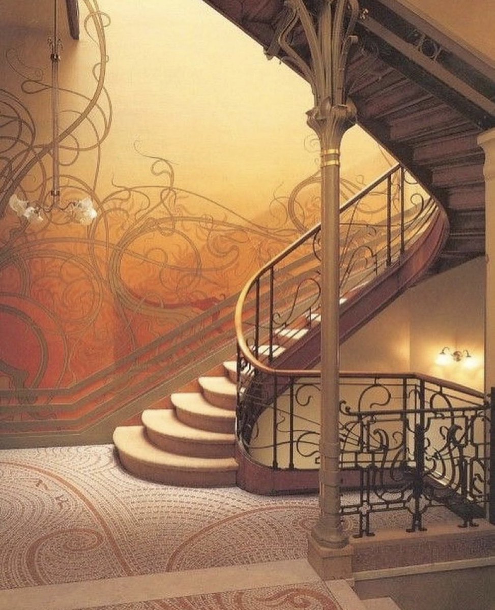 ✨✨ Designed in 1893 by architect Victor Horta, The Art Nouveau Hotel Tassel in Brussels is a prime example of biomorphic patterns✨✨