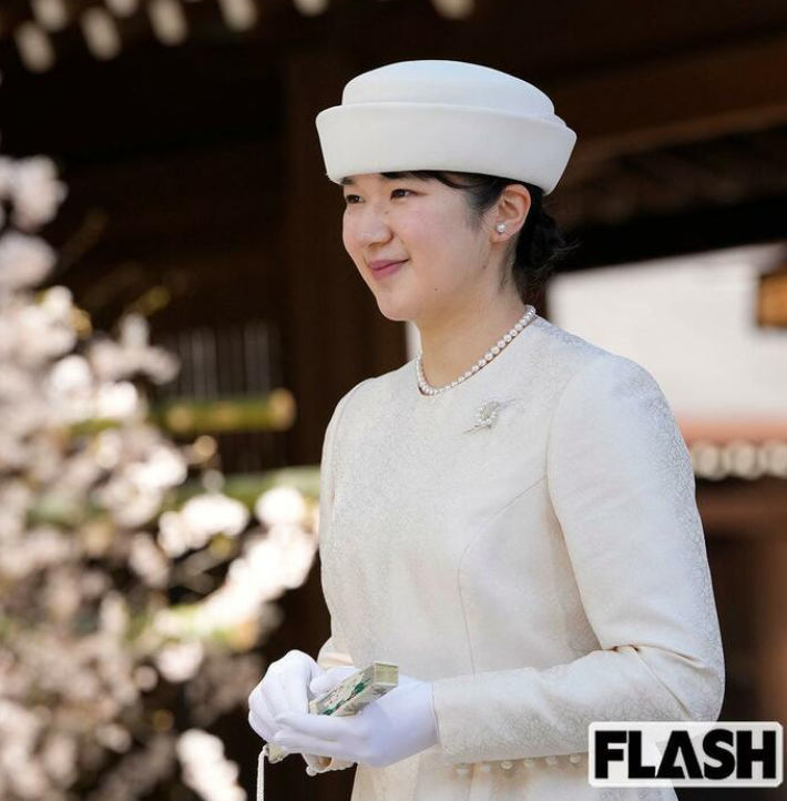 12_1_iron_opal's tweet photo. 多くの国民は気付いてます。
「愛子皇太子・天皇」と頑なに言い出さないのはもはや大半の国会議員と大手テレビ・新聞くらいだという事実に。
ネットニュースやSNSでは逆に「愛子天皇」待望の声を消すことの方が無理な状況なのに。

議員やメディアは誰に忖度してますか？

#敬宮愛子さまを皇太子に https://t.co/9qkSJLMPfU