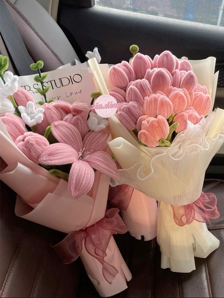 baelbie's tweet photo. Tempat yg jual bouquet handmade kayak gini di Jakarta dimana ya. (PUSING BANGET) https://t.co/lQV7mCShdG