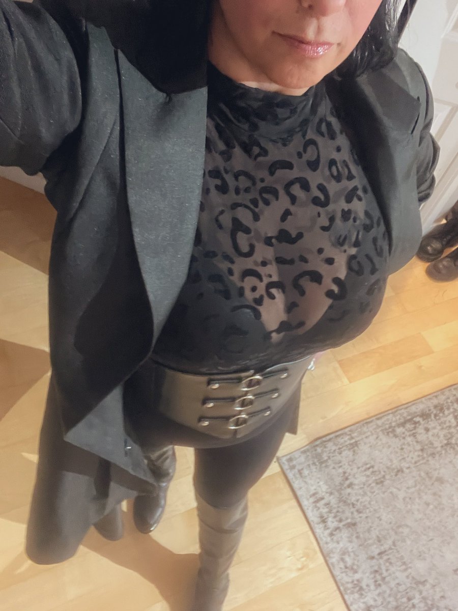 What I got at
Kinky Flea 
Market today

What I’m wearing 
tonight at a Cirque
performance 
🎭🤹‍♀️🎪

<a href="/caf_rt/">CAF Reviews</a>