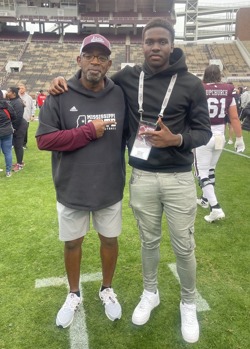 Beyond blessed to receive an offer from Miss State! @coachdt48 Thanks for the hospitality. @DexPreps @CoachS_Pugh @HailStateFB #SHOWTIME #HailState