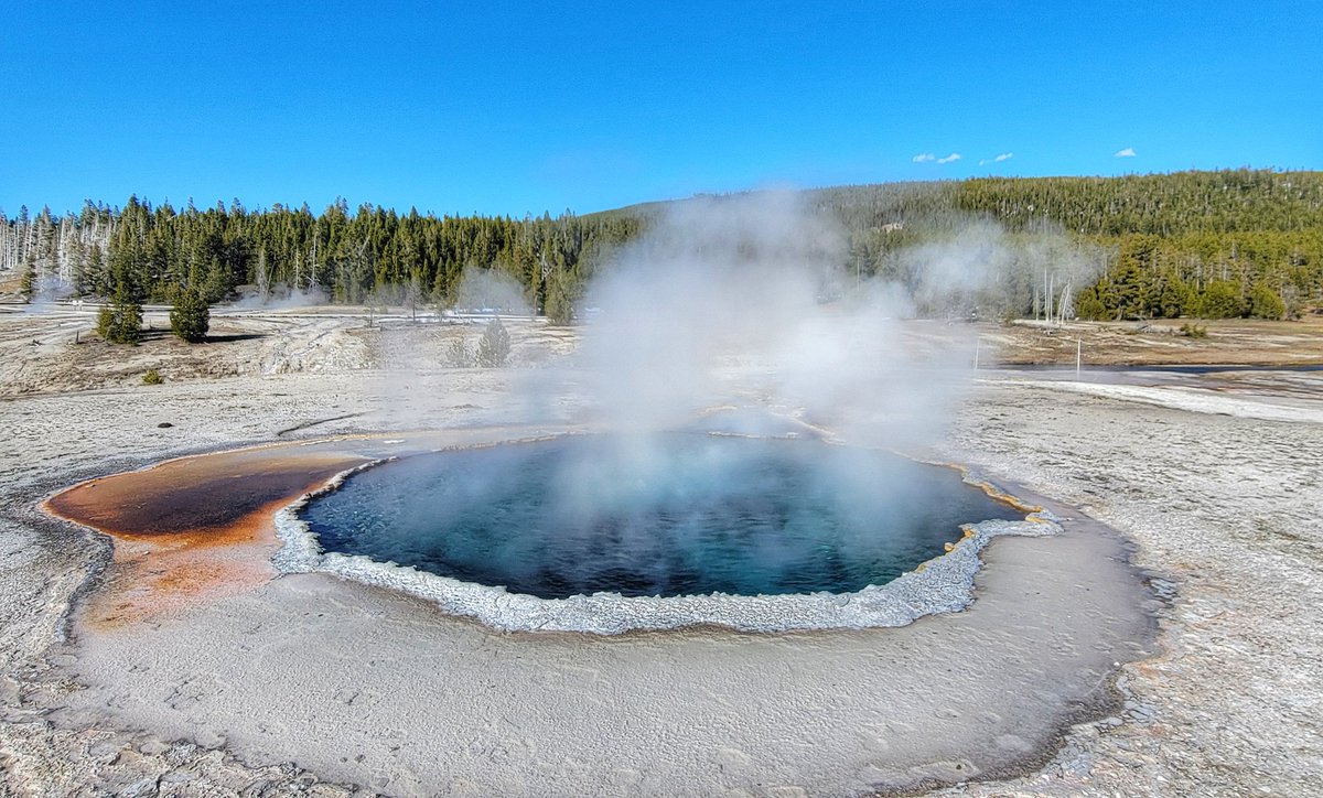 As soon as I left the Old Faithful viewing area, I had the Upper Geyser Basin all to myself. What a glorious April day in @YellowstoneNPS. #ParkChat