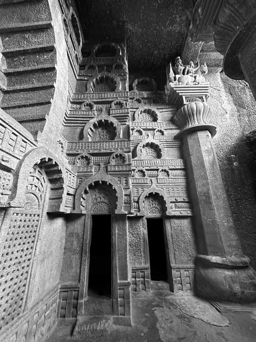 builthistories's tweet photo. Beautiful and exquisite Bedsa rock-cut caves (1st Cen BCE), Dist. Pune, Maharashtra
#bedsacaves #rockcut #rockcutarchitecture #pune #maharashtra #monumentsofindia #cavearchitecture https://t.co/TDDq9b54Co