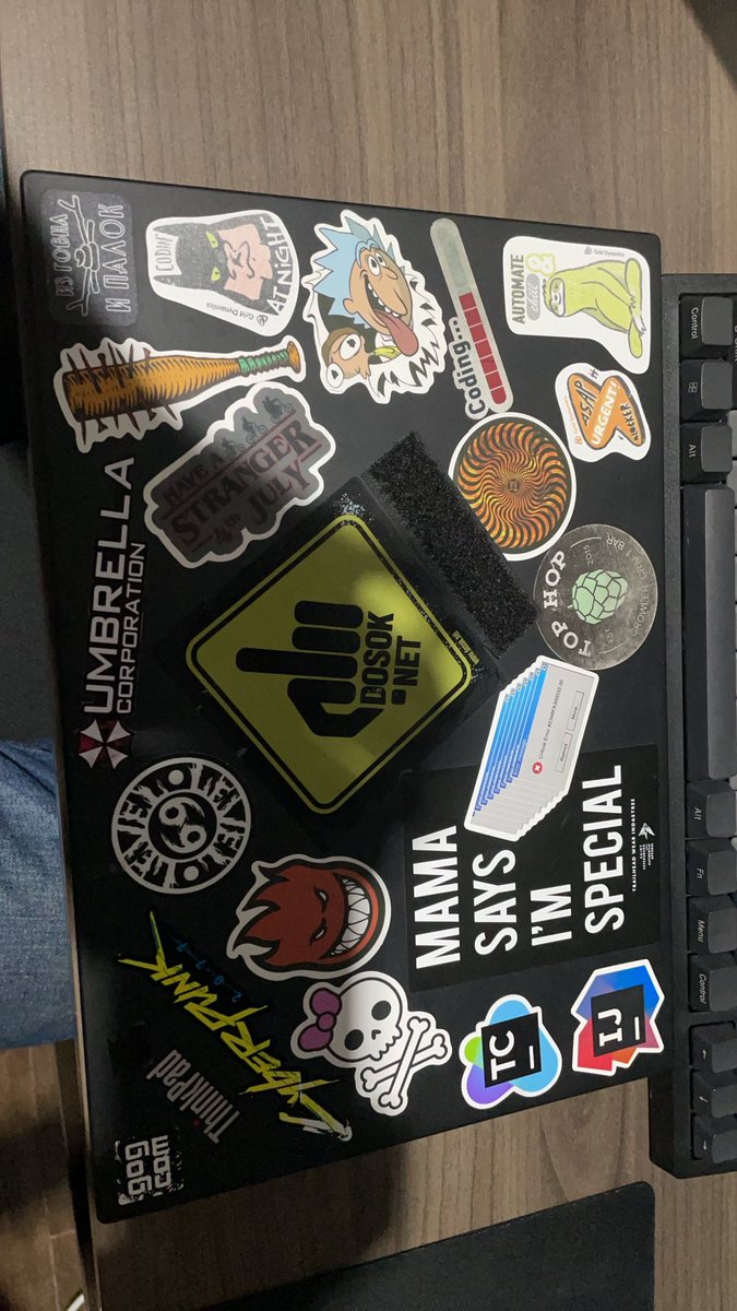 daffaiscoding's tweet photo. @marjono__ personal laptop &amp; office laptop https://t.co/c7JCG1YaWi