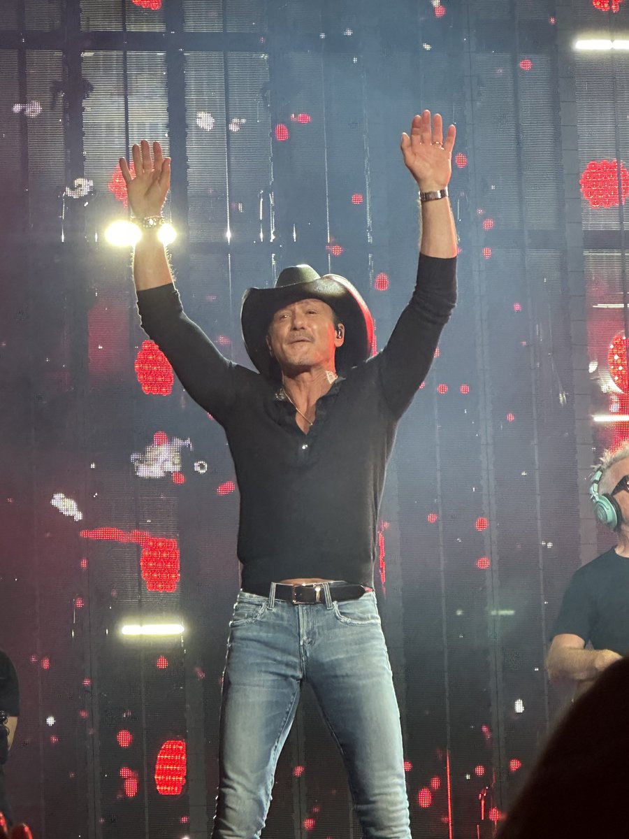 WHAT. A. SHOW!! @TheTimMcGraw you rocked it at the @XcelEnergyCtr tonight!!