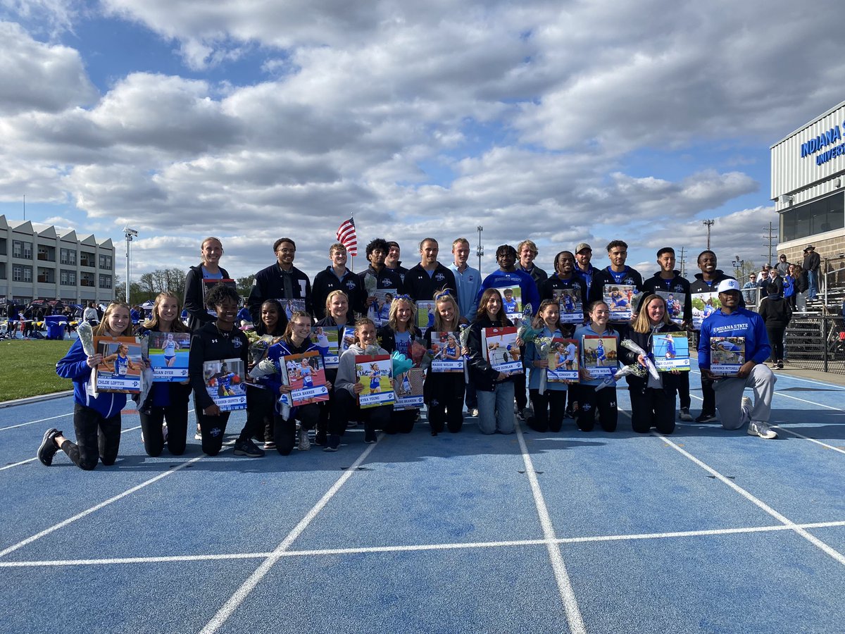 Coach_A_Martin's tweet image. Another group of our kiddos has gone and grown up! So proud of these seniors 💙💙💙 #growtheforest #stayrooted #ISUTF