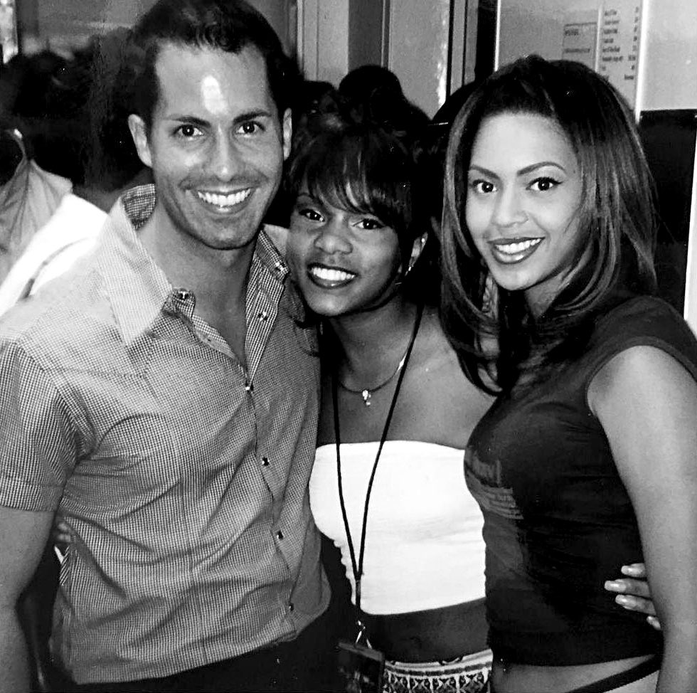 LeToya and Beyoncé with a fan (1997)