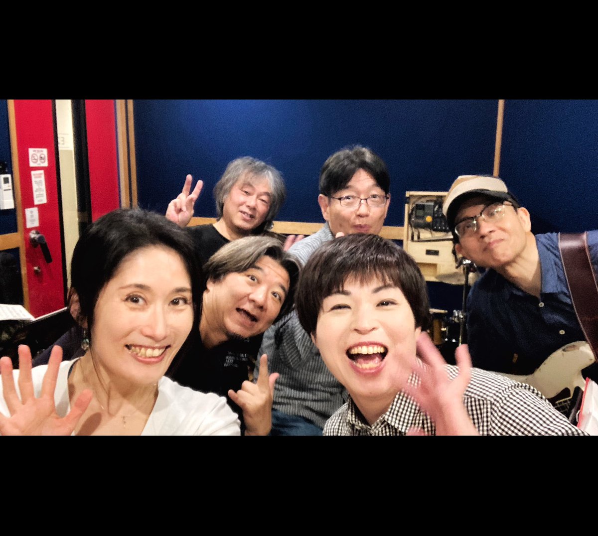 ayanonishikai's tweet photo. 仿¥ã¯1ã¶æåŸã«è¿«ã£ããžã£ãºãã§ã¹ã«åããŠããã«ãŒãã€ããŒã®ãªãã§ããïŒ
ã³ãŒã©ã¹ã®çŠã¡ãããå
¥ã£ãŠã楜ããçµäº(^^)
5/19(æ¥)ã¯ããŒã«ãã·ã§ã³ã®Mayumiãããšããµãã¯ã¹ã®äŒå¢ãããå ãã£ãŠãç«å·ãšæ± è¢ãããéãããŸãïŒ
#BlueMinor
#ç«å·ãã£ãã鳿¥œãŸã€ã
#æ± è¢ãžã£ãºãã§ã¹ãã£ãã« https://t.co/Gc6iqurhaV