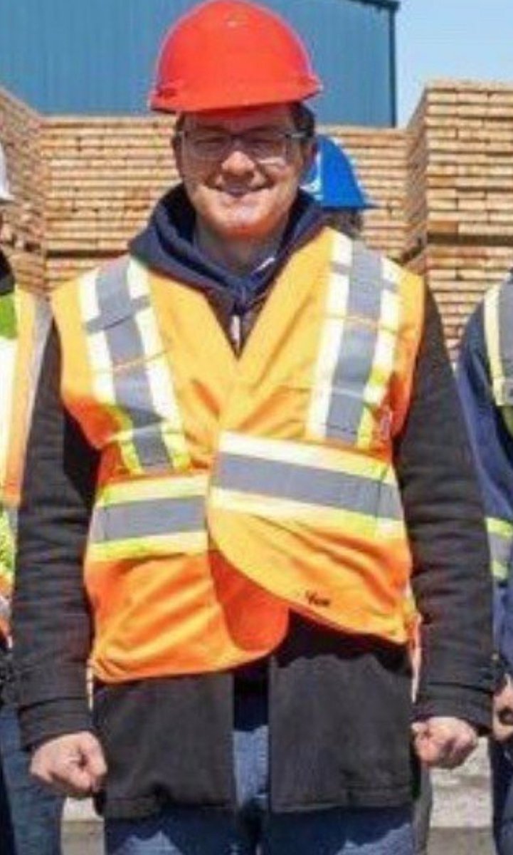 'Welding with bare hands'. 'Electricity from the sky'. This dumbfck looks like he needs help putting on a vest. #SafetyFirst #Neverpoilievre