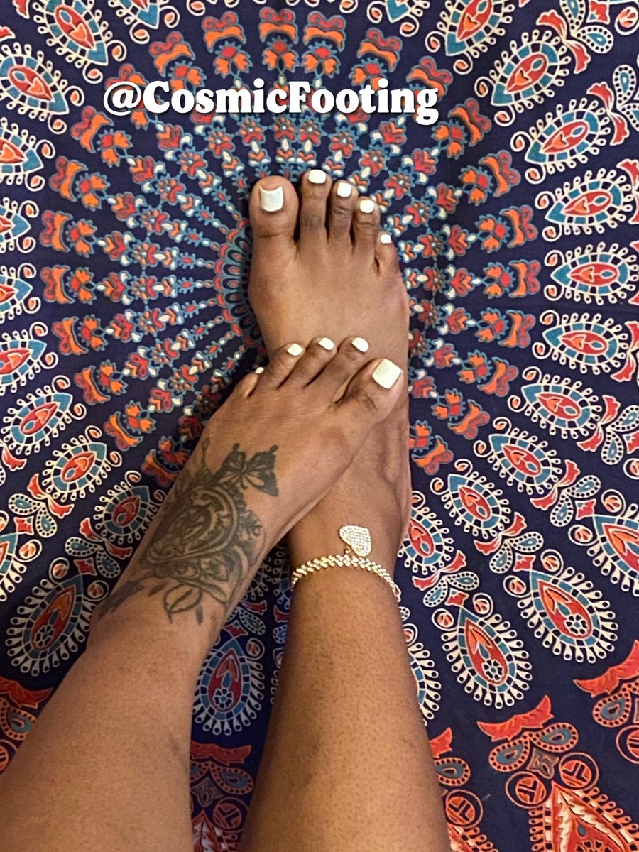 Anyone interested in seeing some 👣???😊😉 DM for inquiries #footinthesand #caribbeantoes #caribbeanfoot #caribbeanfeet 
#zoefeet #zoefoot #zoetoes 
#americanfeet #americantoes #CosmicFooting