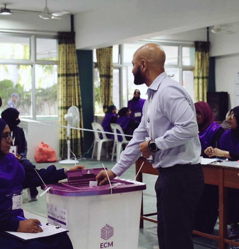 Candidate #3 @afarismaumoon voted! Go vote now! #RaiseTheStandard #Majlis24🇲🇻