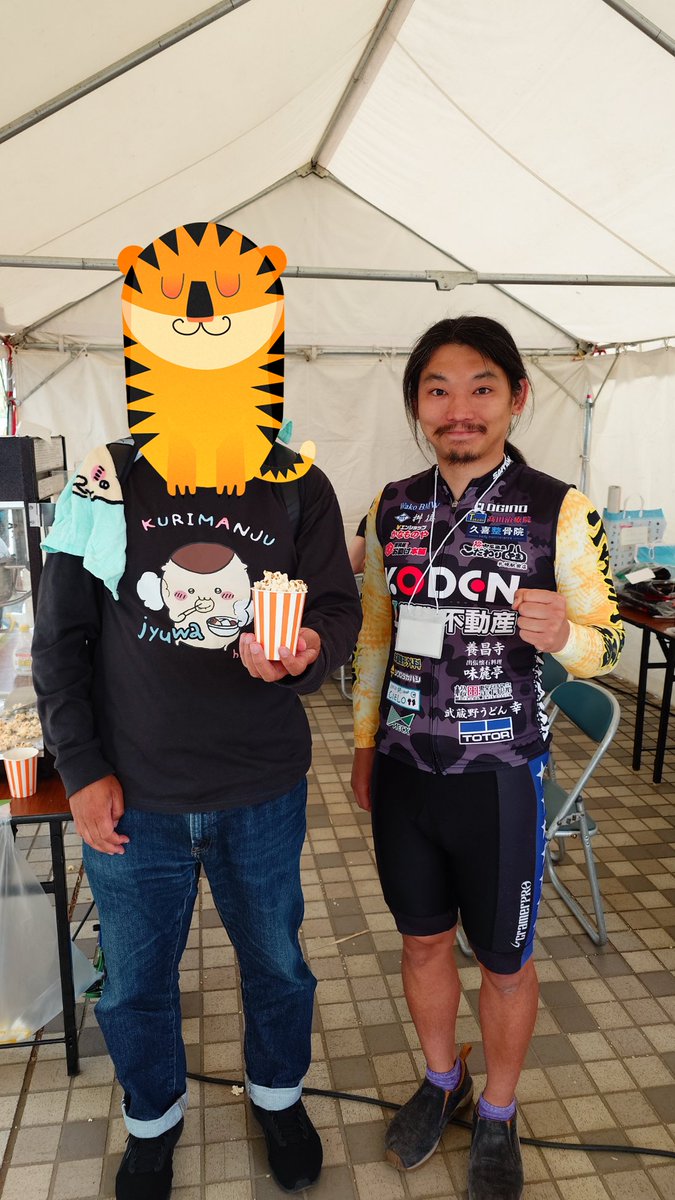 青競買って松本直さんからぺーちゃんねるステッカーももらって、埼玉選手会ブースで白岩支部長とまさるさんにも挨拶出来て、ほぼミッションコンプリートです✨

 #ぺーちゃんねる(@pechannel_48)
 #松本直(@suguru_0501)
 #白岩大助(@whiterock_man)
 #高橋昇平(@kkkiii3)