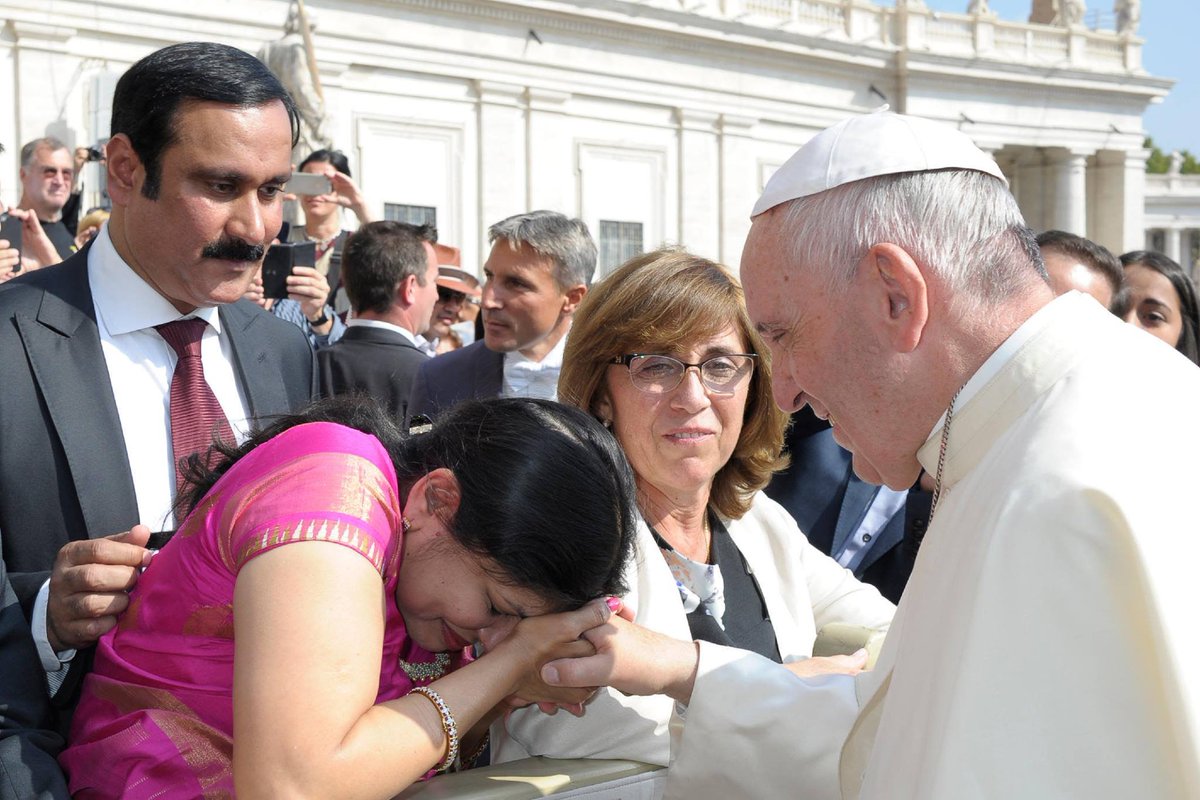 dei simon sebastin ricebag கிறிஸ்தவ கைக்கூலி

~ Pope கையில என்ன barfi தேடுறாங்களா ..😷