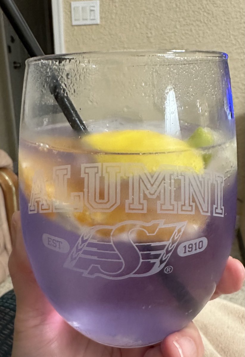 RiderCharm's tweet photo. After a crazy, busy A$$ed week… this is just what I need!!! 🥰 #EmpressGin #RidersAlumni ⁦@Prairie_Scot⁩ https://t.co/XTq3tEBbOQ