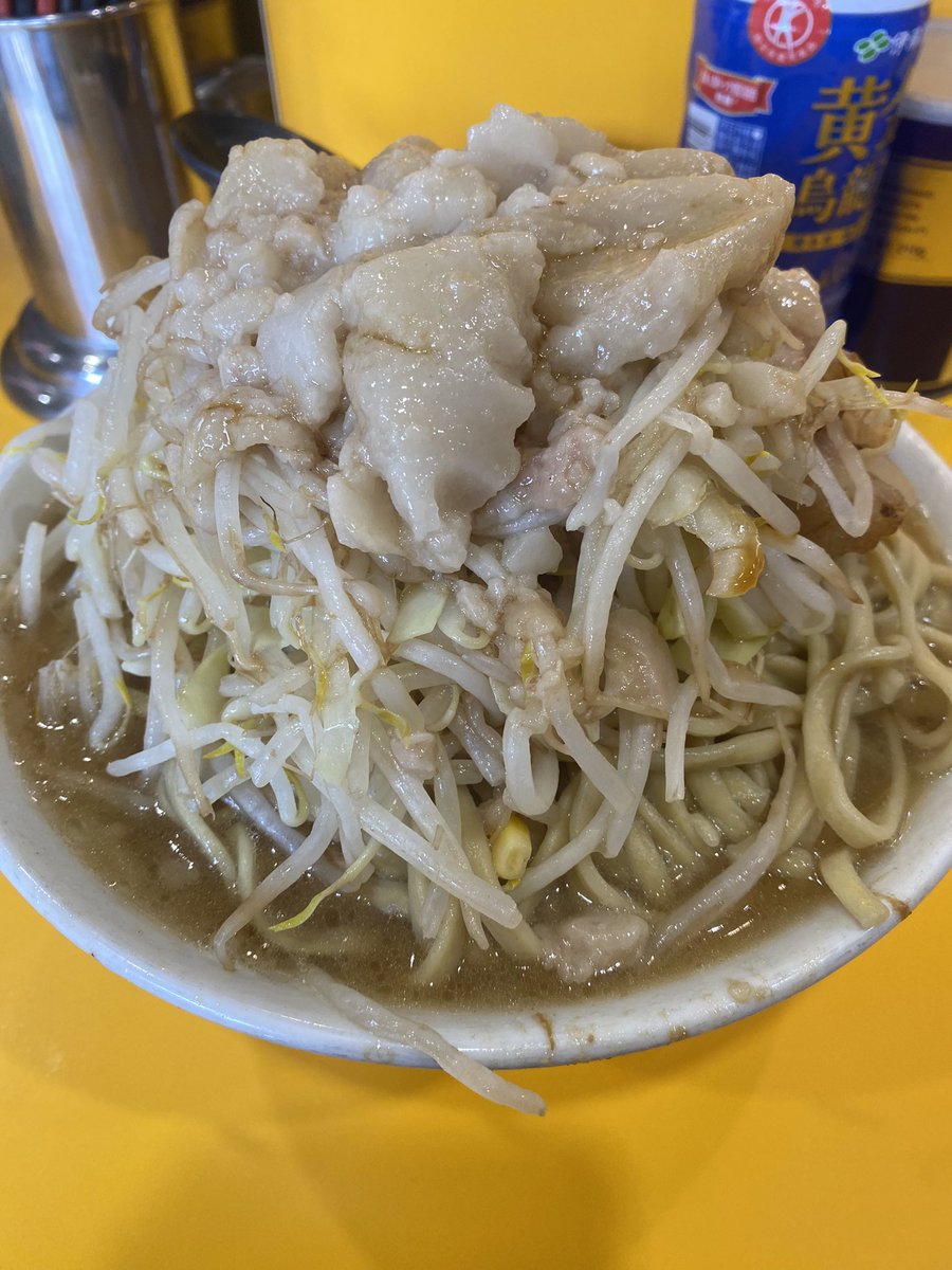 ラーメン二郎　野猿街道店🤘 今週も朝ラーで締めさて頂きます🙇‍♂️ 今日も今日とて胃がパンパンで極上でした🤟 大満足です💪 ごちそうさまでした🙏 駐車場整備もご苦労様です🙏 それではまた来週〜🙋‍♂️ ＃ラーメン二郎　＃野猿ファン