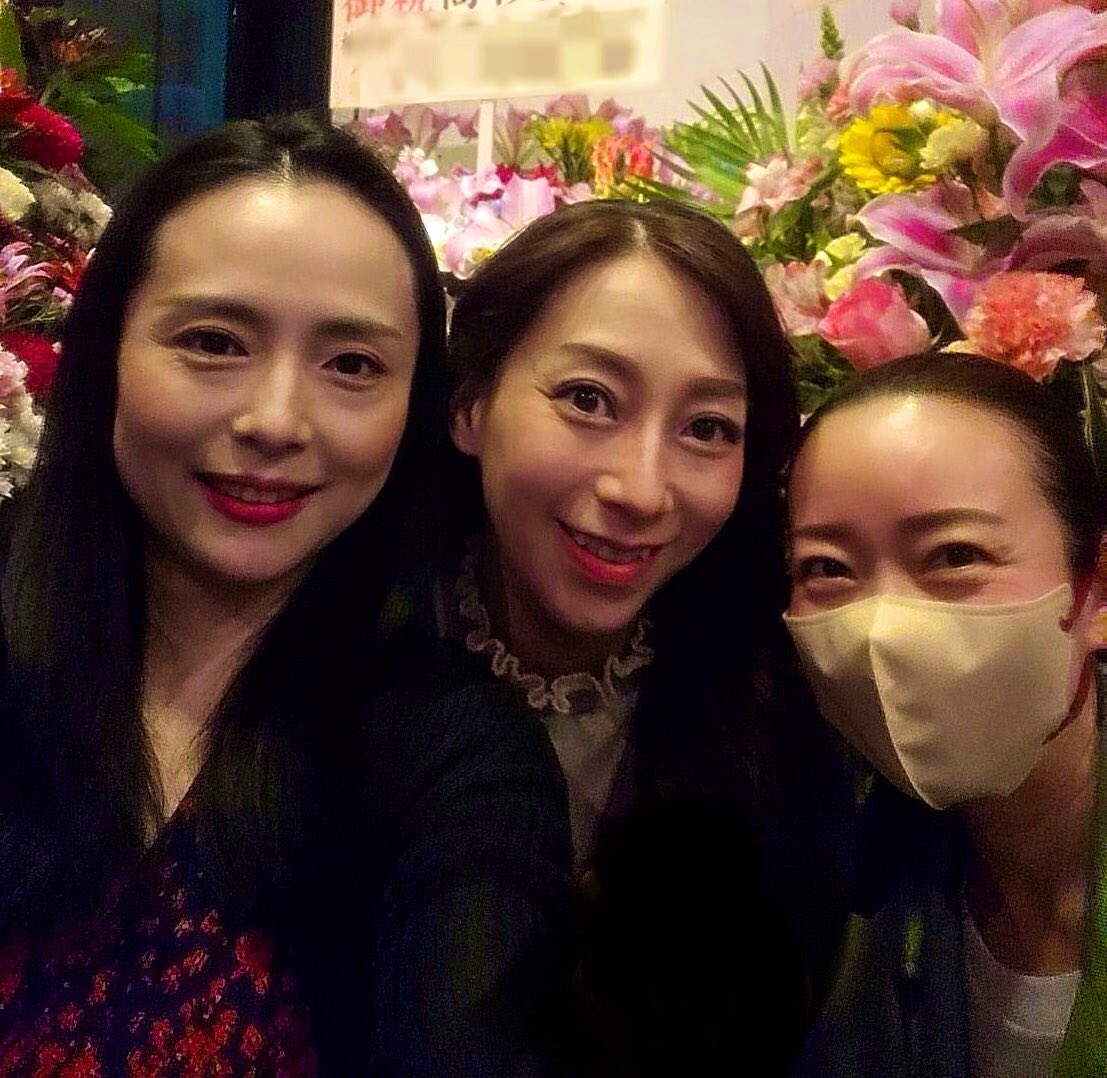 観劇で、久々に会えた役者友🌸
現役バリバリのおふたりと。
華やか〜☺️🌹✨

美羽ちゃん&amp;レイアイ