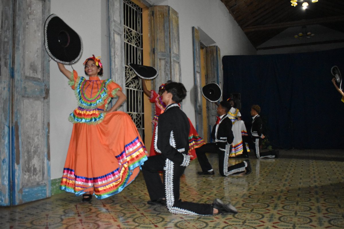 CulturaRem's tweet photo. Actividad realizada en esta noche en la Casa de cultura Agustin Jiménez Crespo/ Remedios con los solistas Osmani Valdés, Yen y el conjunto Artístico Decadanza Infantil.
#NuestroRemedios #CubaEsCultura #SomosCultura https://t.co/ZiX8rBeOZO