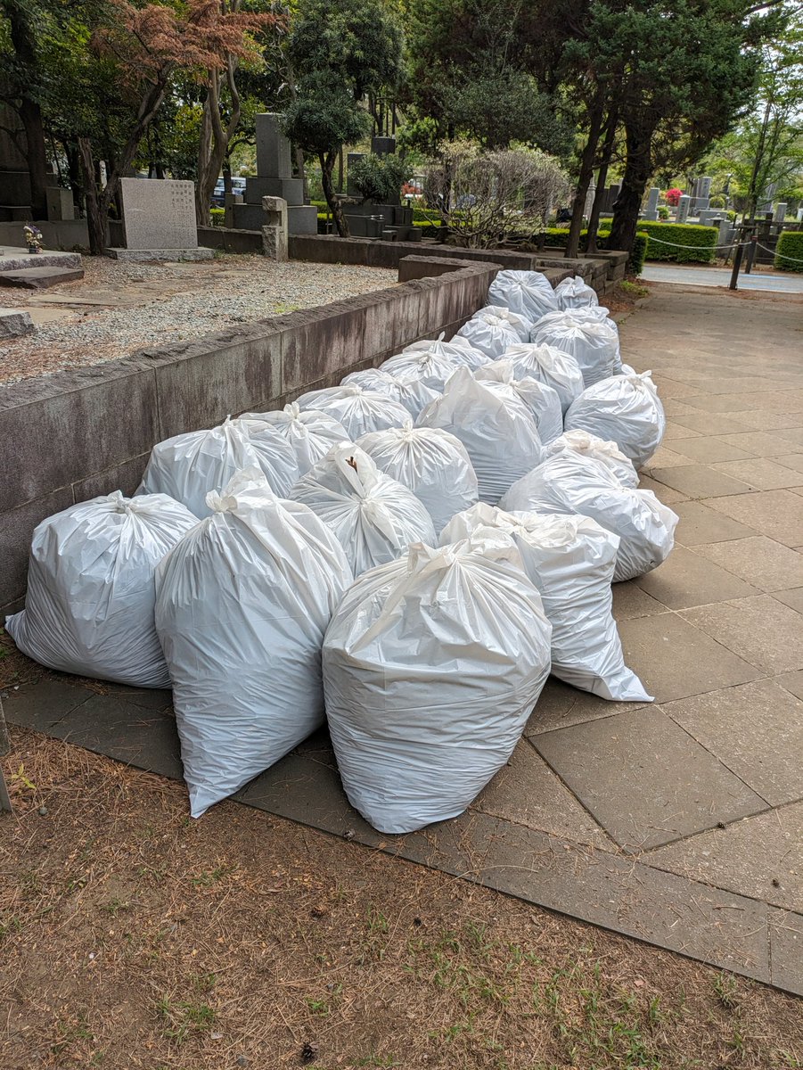 午前中は青山霊園にて大久保利通公の墓所掃除ボランティアに参加しておりました。

午後から推しライブあるので早退するけど秋はガッツリ参加するで(・∀・)