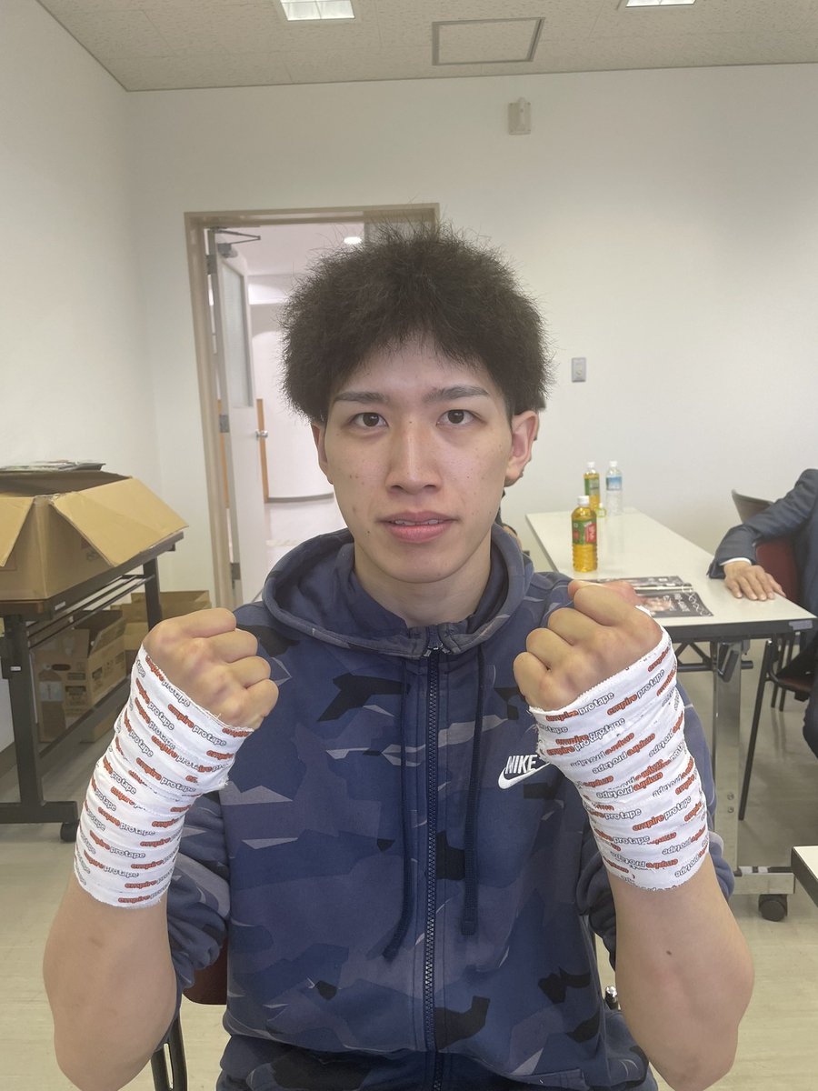 cutman_nagai's tweet image. プロ空手用バンデージ

ベアナックル用の応用です

テーピングだけじゃなくガーゼも使用しています

#empireprotape
#bearknuckle
#prokarate
#karatecombat