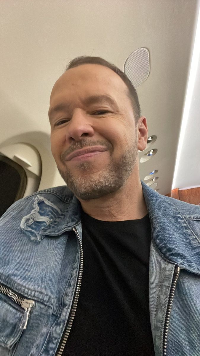 Today I had a difficult day but you made me smile when I saw you. Thank you for being my ray of sunshine in the middle of my storm. Good Night capitan @DonnieWahlberg 🤖♾️♥️💫✨️🫶🏻🙏