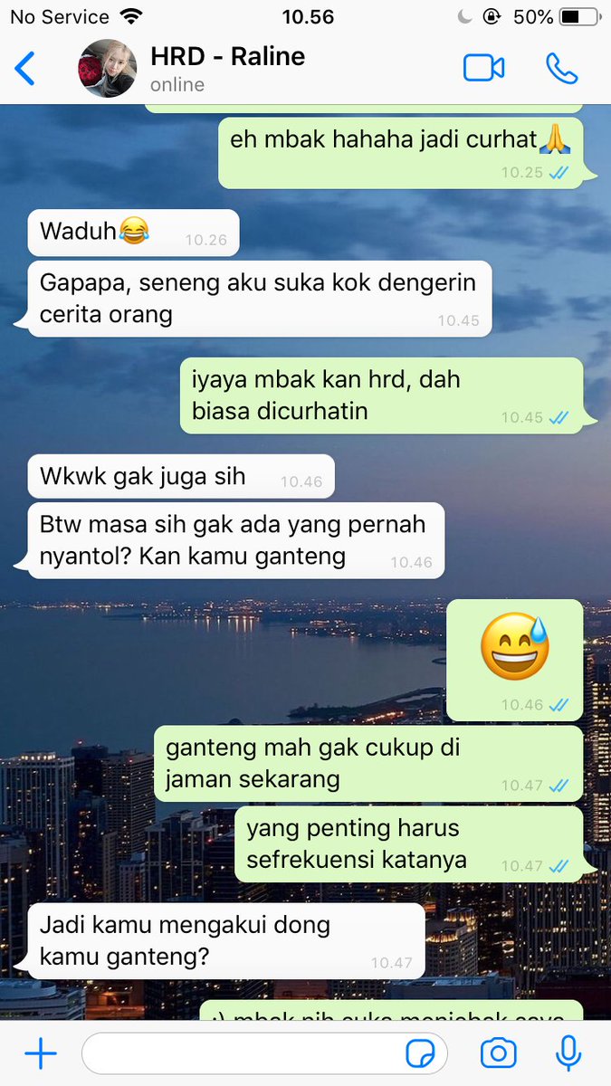stareaction's tweet photo. satu mbak mbak fokus kerja satu mas mas udah mempertanyakan kisah cintanya https://t.co/AI1w2kYOWE